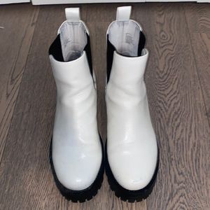 BP Chelsea lug boot - black and white SIZE 7 (women)